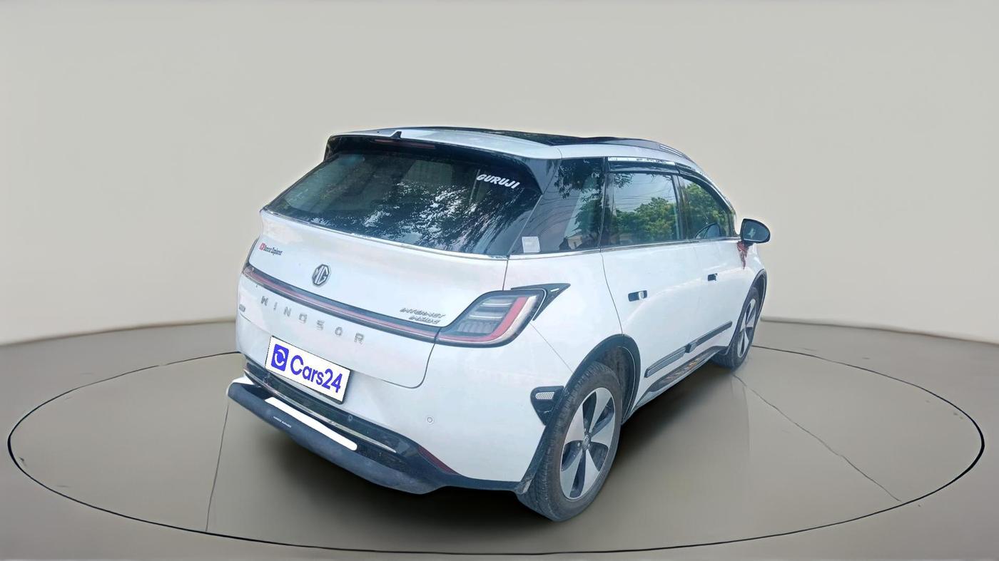 2024 MG Windsor EV Essence, Electric, Automatic, 33,747 km, exterior