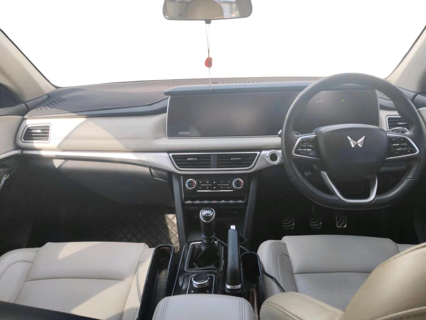 2022 Mahindra XUV700 AX 7 D MT 7 STR, Diesel, Manual, 83,000 km, interior