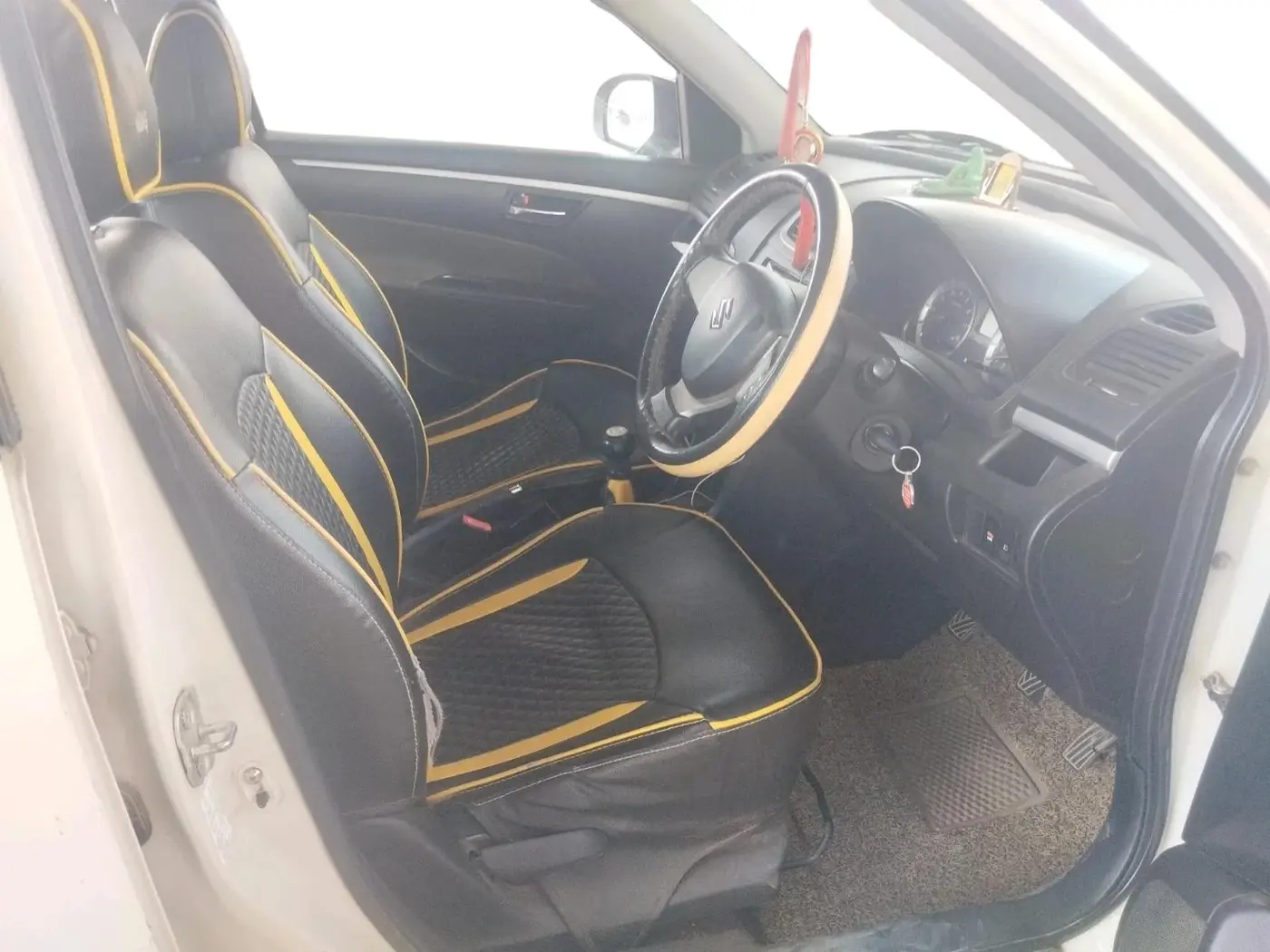 2015 Maruti Swift VXI, Petrol, Manual, 1,15,948 km, interior