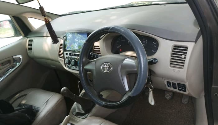 2014 Toyota Innova 2.5 GX 8 STR, Diesel, Manual, 62,321 km, interior