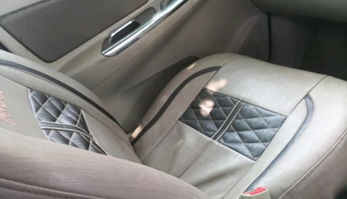 2014 Toyota Innova 2.5 GX 8 STR, Diesel, Manual, 62,321 km, interior