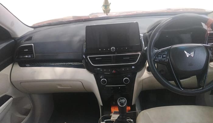 2024 Mahindra XUV 3XO AX7 1.5 Turbo Diesel, Diesel, Manual, 32,687 km, interior