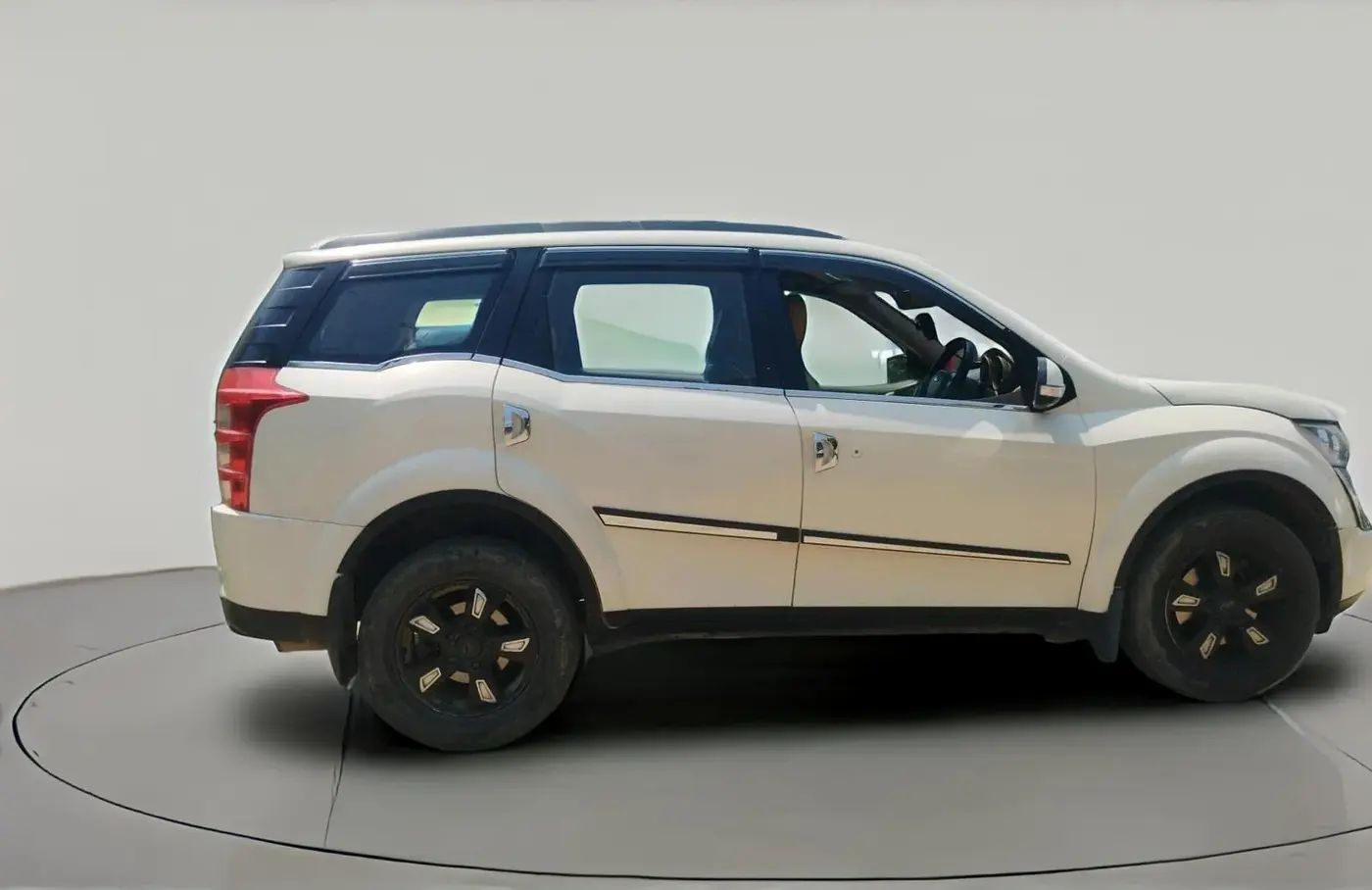 2015 Mahindra XUV500 W8, Diesel, Manual, 1,09,151 km, exterior