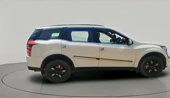 2015 Mahindra XUV500 W8, Diesel, Manual, 1,09,151 km, exterior