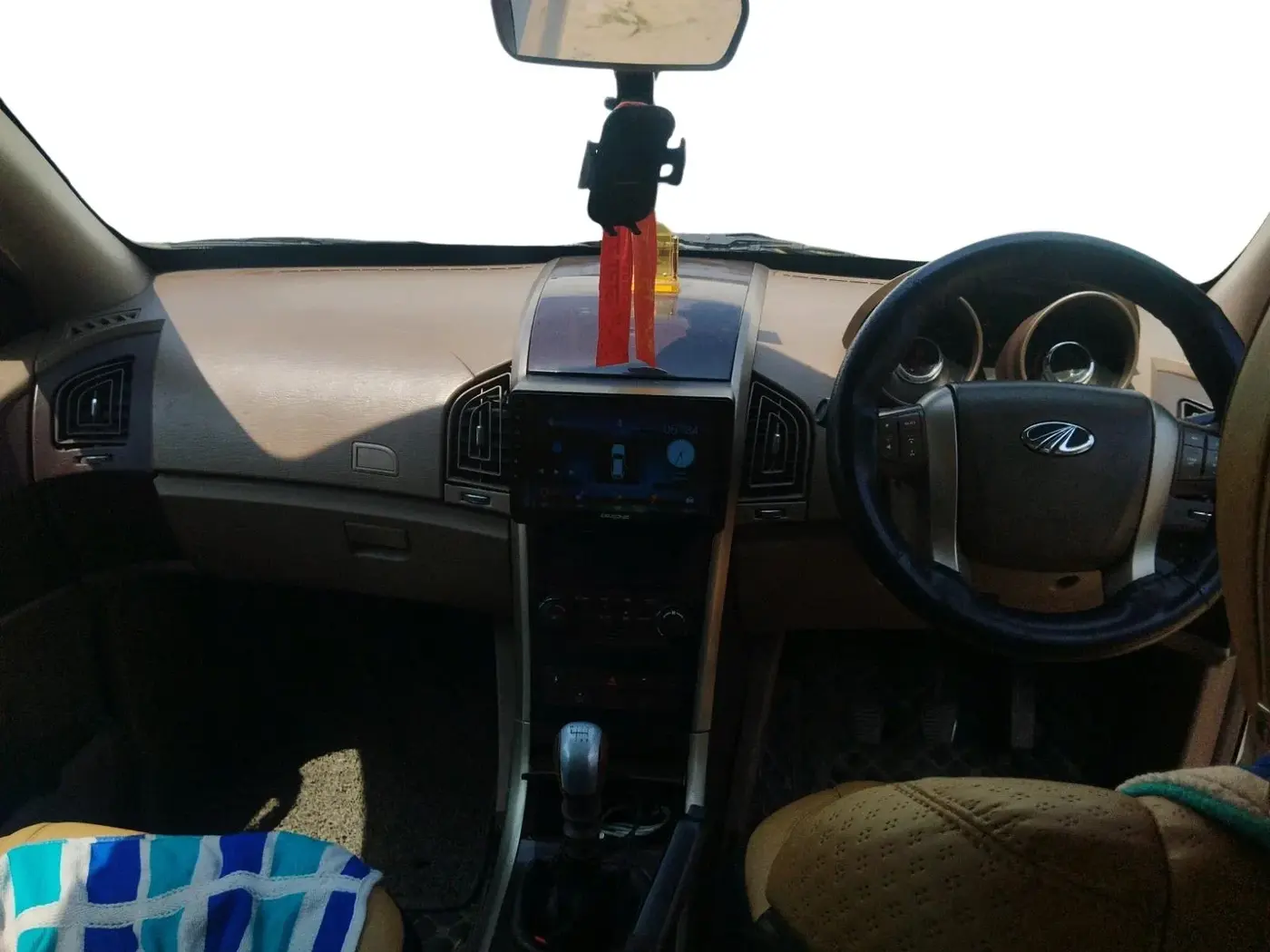 2015 Mahindra XUV500 W8, Diesel, Manual, 1,09,151 km, interior