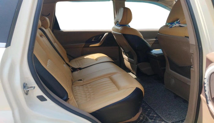 2015 Mahindra XUV500 W8, Diesel, Manual, 1,09,151 km, interior