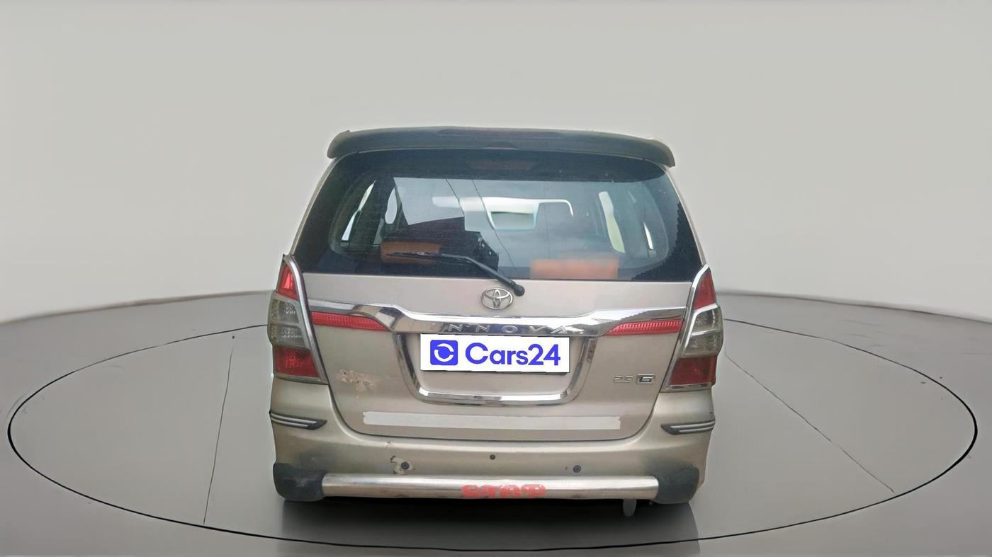 2014 Toyota Innova 2.5 GX 8 STR, Diesel, Manual, 2,60,205 km, exterior