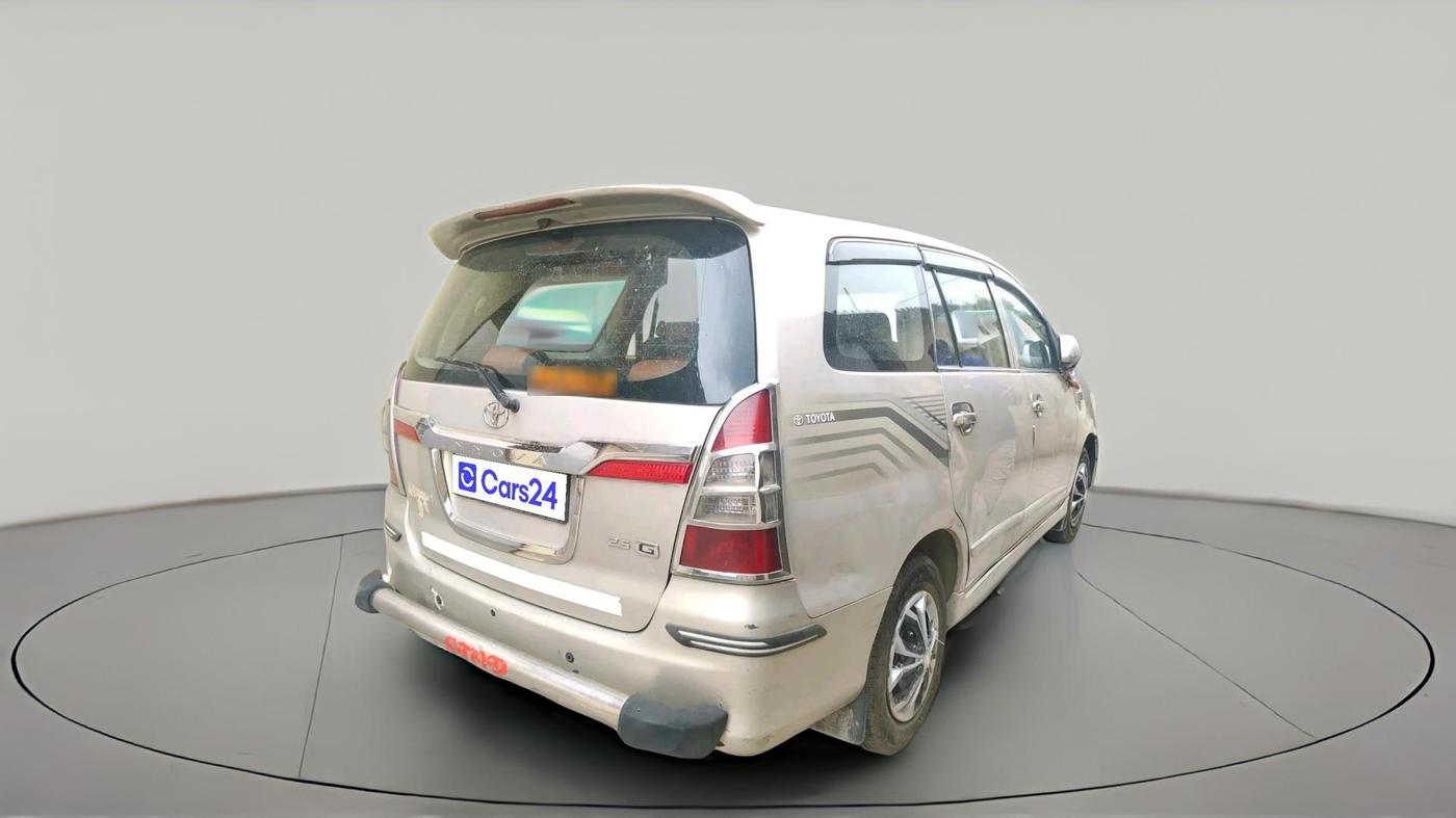 2014 Toyota Innova 2.5 GX 8 STR, Diesel, Manual, 2,60,205 km, exterior