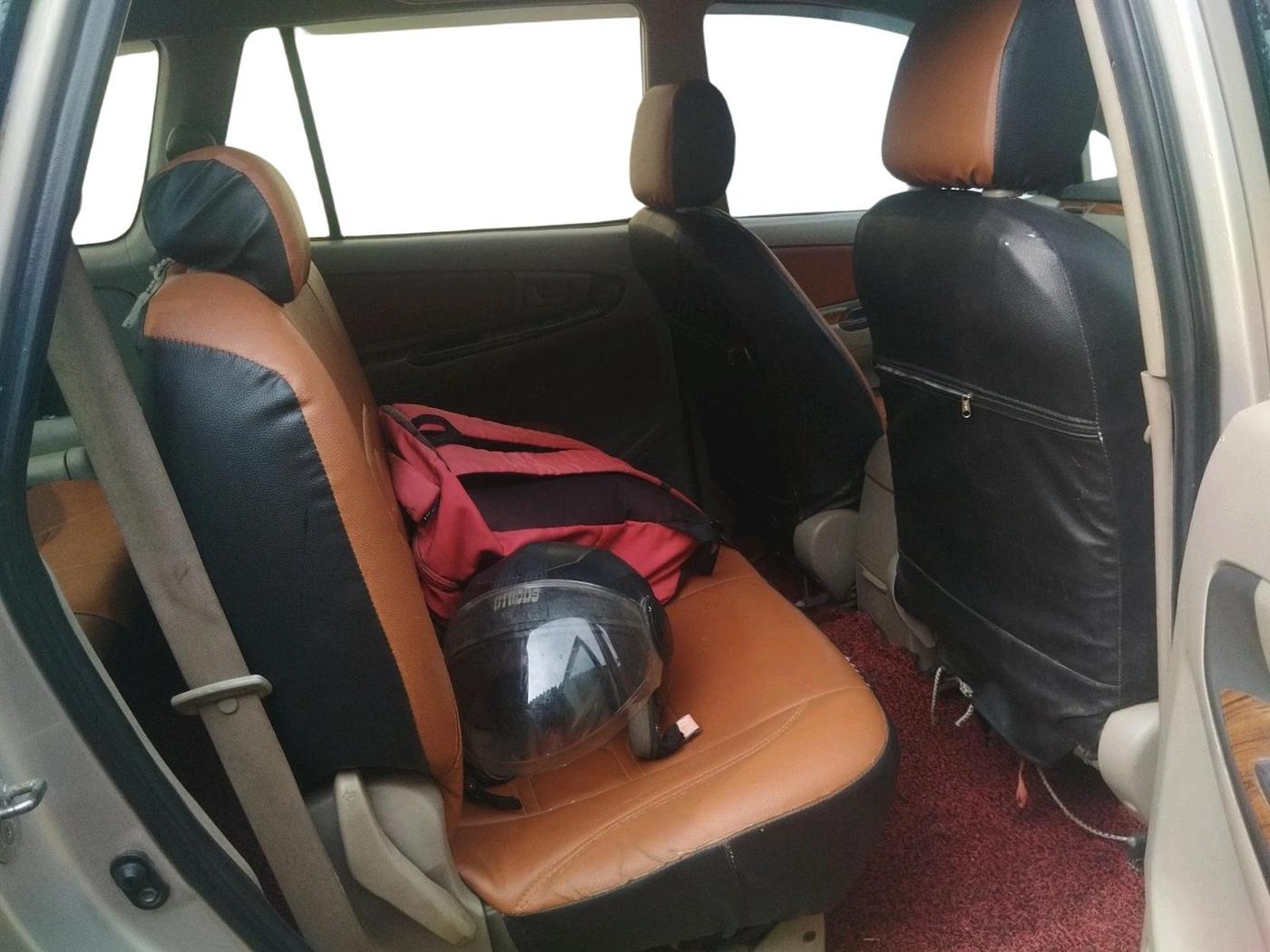 2014 Toyota Innova 2.5 GX 8 STR, Diesel, Manual, 2,60,205 km, interior