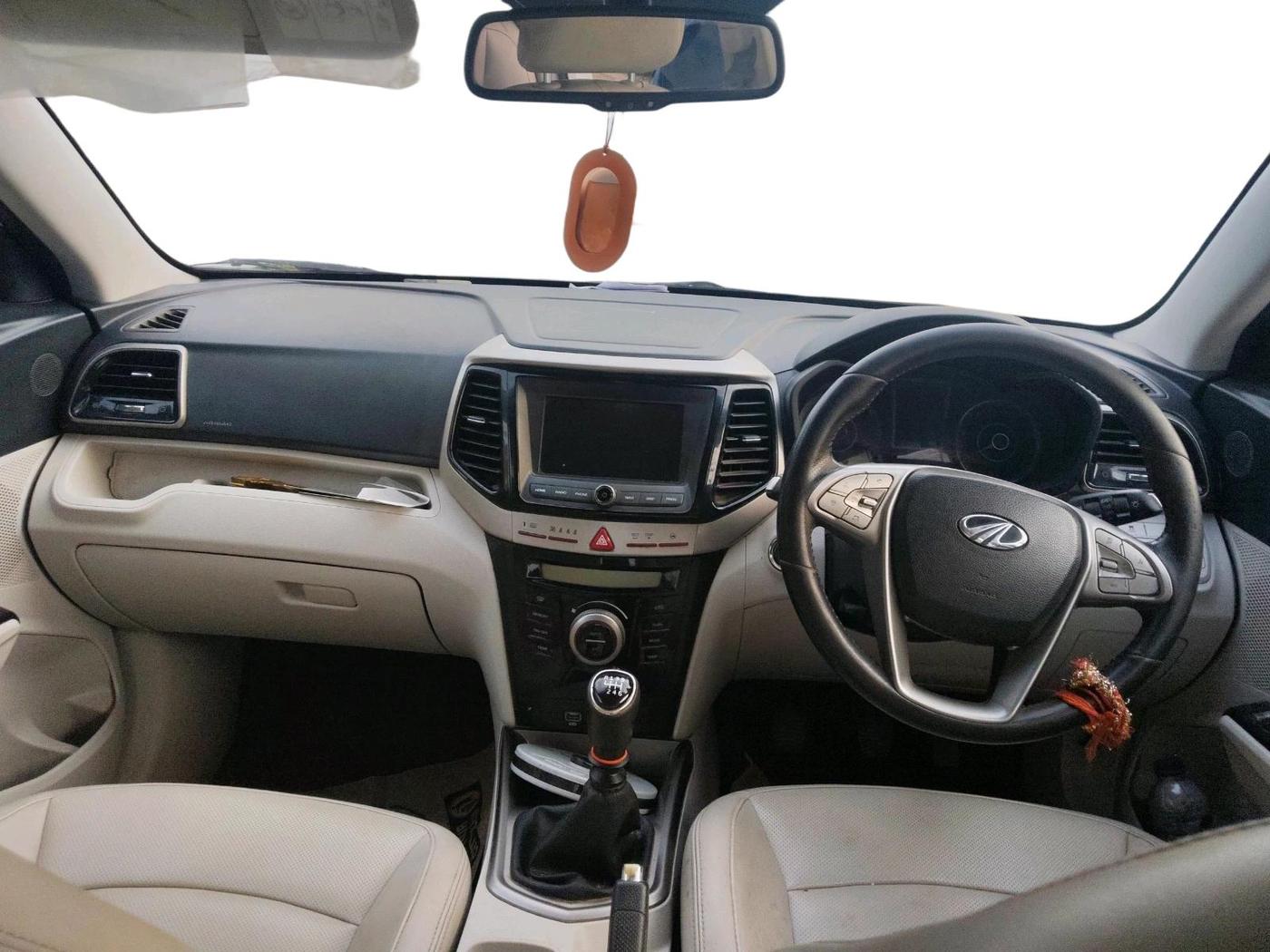 2019 Mahindra XUV300 W8 (O) 1.5 DIESEL, Diesel, Manual, 86,906 km, interior