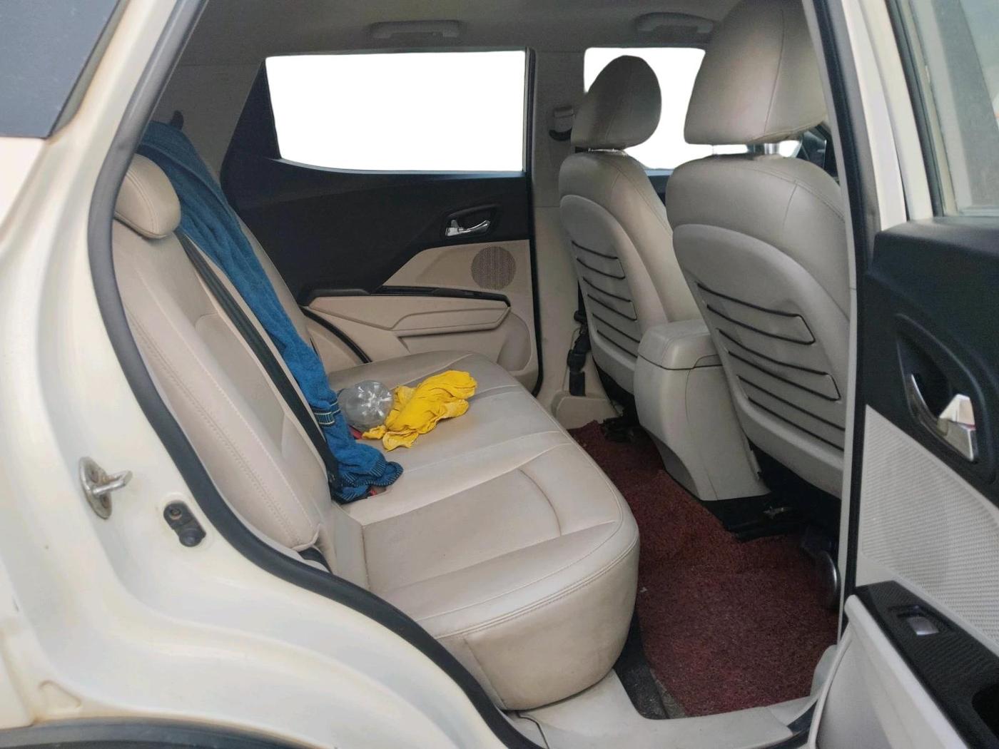 2019 Mahindra XUV300 W8 (O) 1.5 DIESEL, Diesel, Manual, 86,906 km, interior