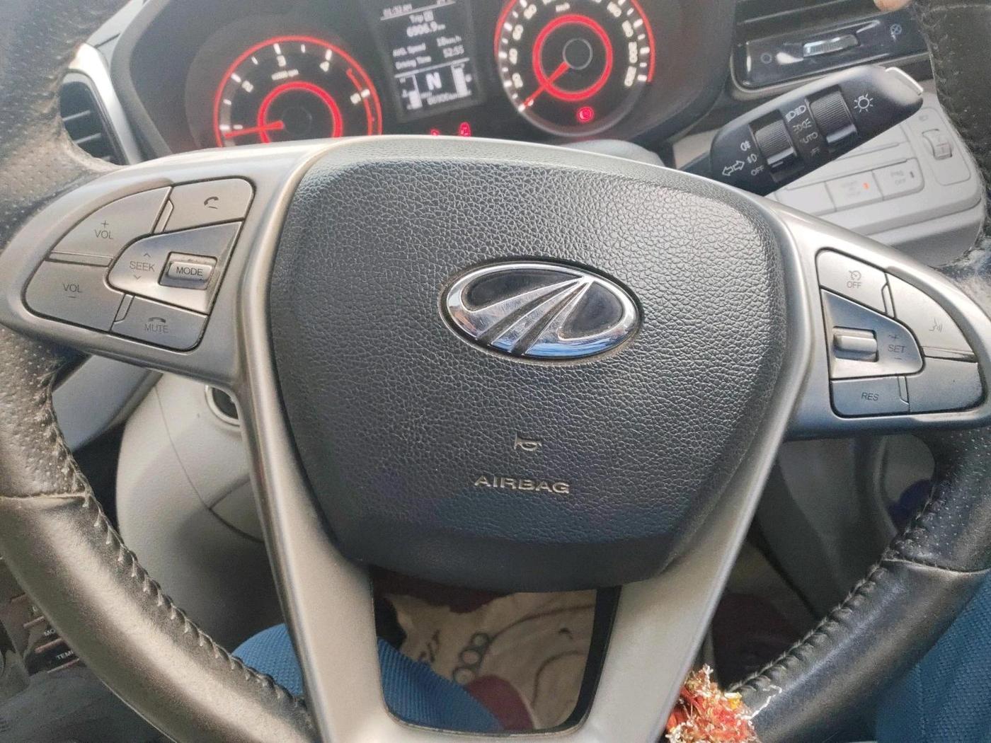 2019 Mahindra XUV300 W8 (O) 1.5 DIESEL, Diesel, Manual, 86,906 km, interior