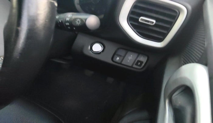 2021 Hyundai VENUE SX 1.5 (O) EXECUTIVE CRDI, Diesel, Manual, 1,22,473 km, interior