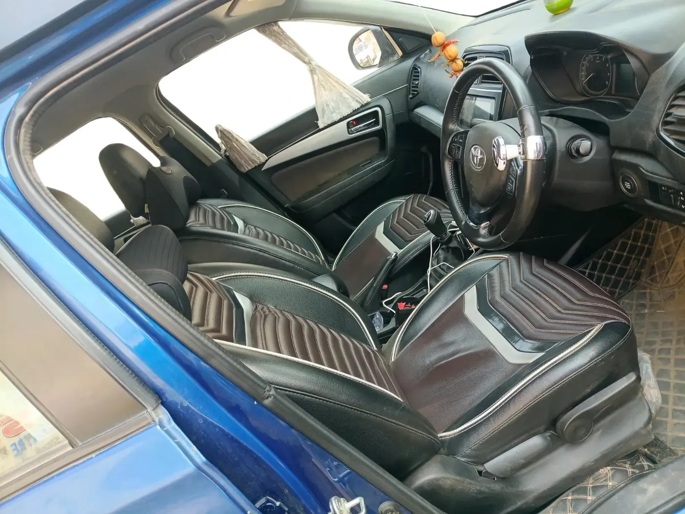 2022 Toyota URBAN CRUISER PREMIUM GRADE MT DUAL TONE, Petrol, Manual, 55,703 km, interior