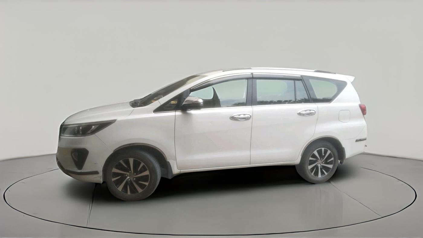 2022 Toyota Innova Crysta 2.4 ZX AT 7 STR, Diesel, Automatic, 87,421 km, exterior