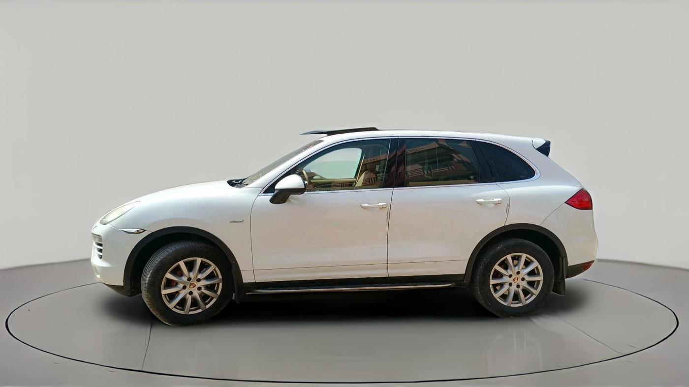 2014 Porsche Cayenne DIESEL, Diesel, Automatic, 1,30,098 km, exterior