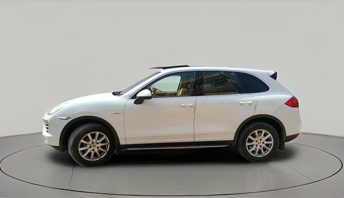 2014 Porsche Cayenne DIESEL, Diesel, Automatic, 1,30,098 km, exterior