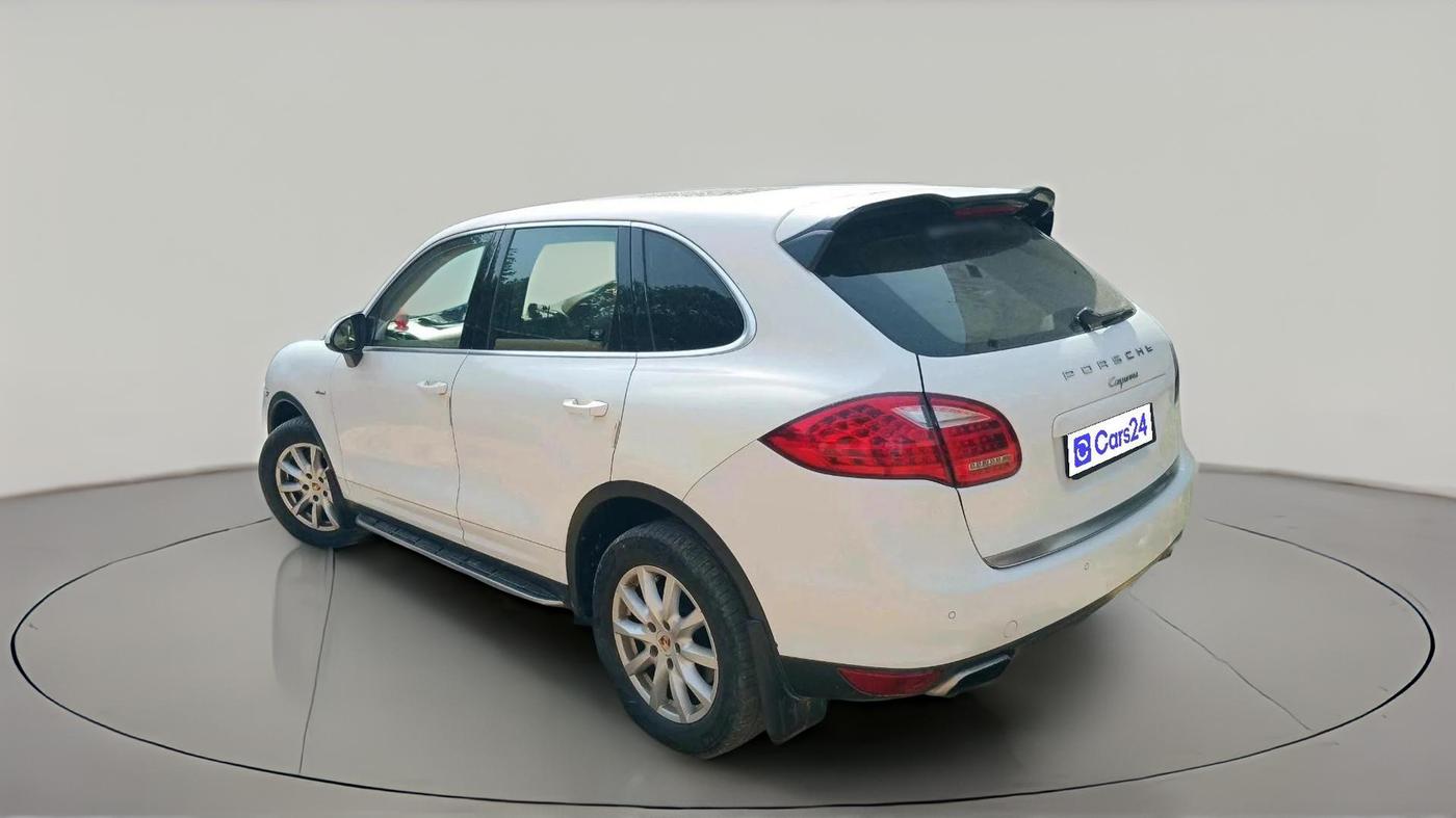 2014 Porsche Cayenne DIESEL, Diesel, Automatic, 1,30,098 km, exterior