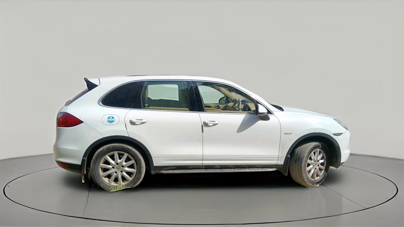 2014 Porsche Cayenne DIESEL, Diesel, Automatic, 1,30,098 km, exterior