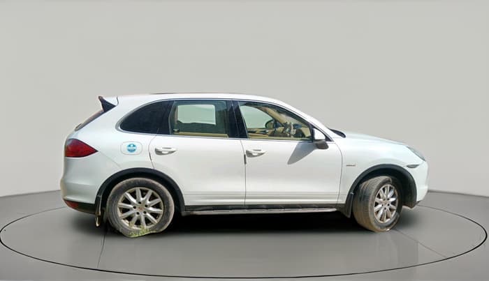 2014 Porsche Cayenne DIESEL, Diesel, Automatic, 1,30,098 km, exterior