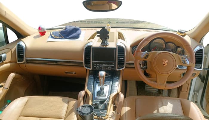 2014 Porsche Cayenne DIESEL, Diesel, Automatic, 1,30,098 km, interior