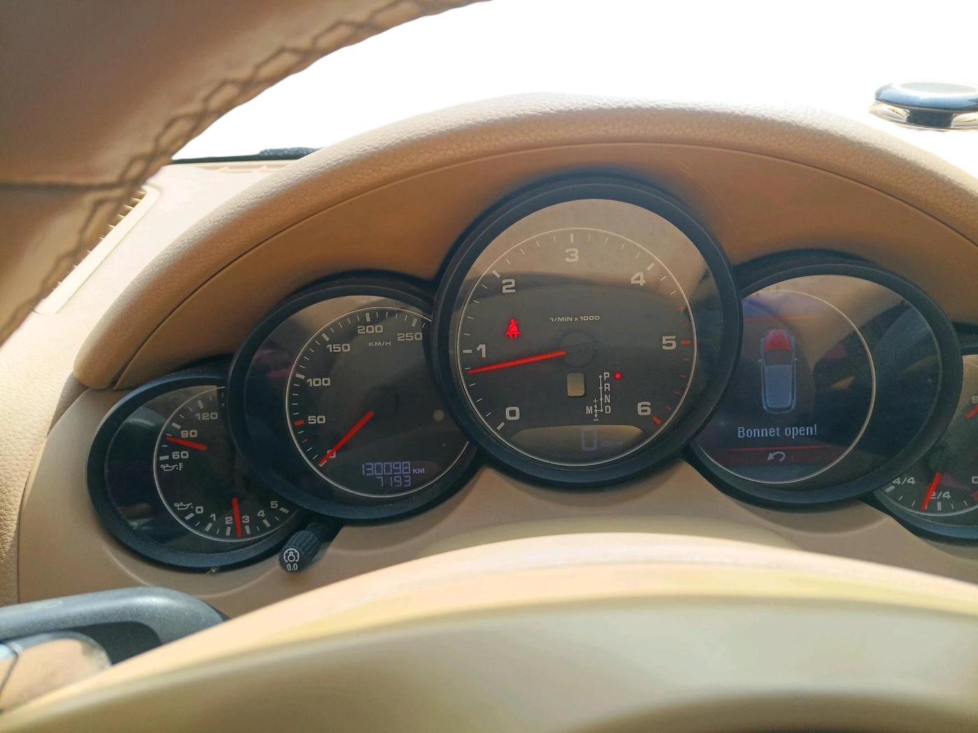 2014 Porsche Cayenne DIESEL, Diesel, Automatic, 1,30,098 km, interior