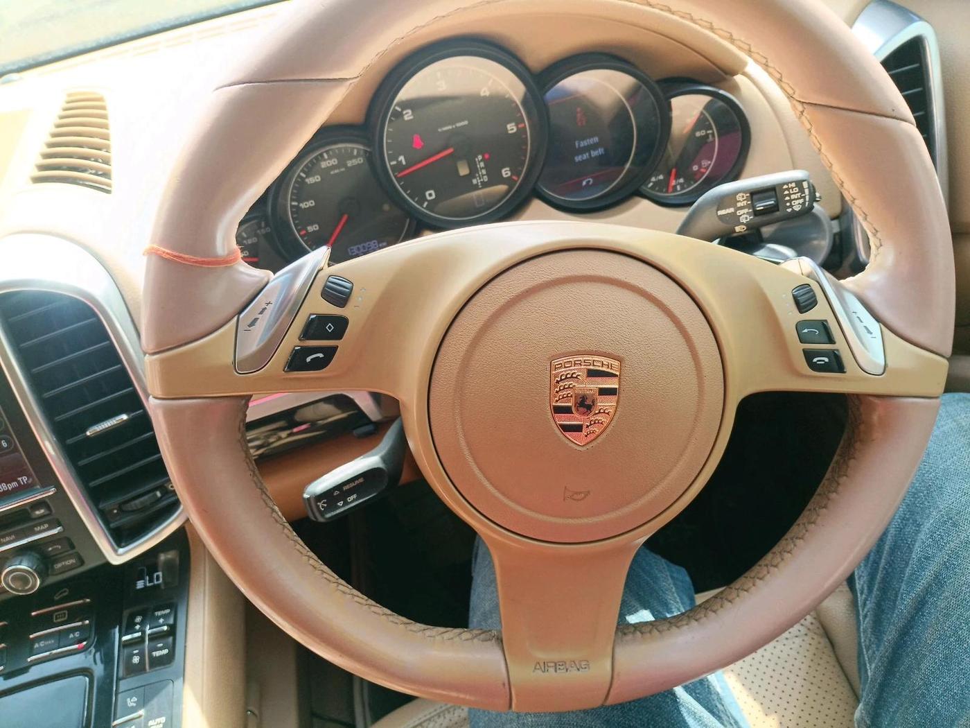2014 Porsche Cayenne DIESEL, Diesel, Automatic, 1,30,098 km, interior