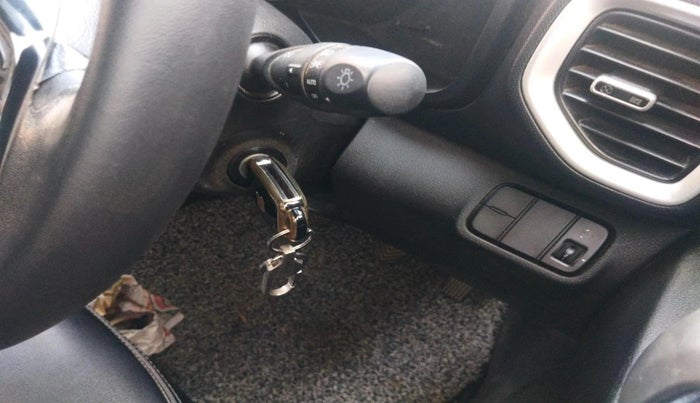 2019 Hyundai VENUE SX 1.0 TURBO, Petrol, Manual, 1,30,059 km, interior