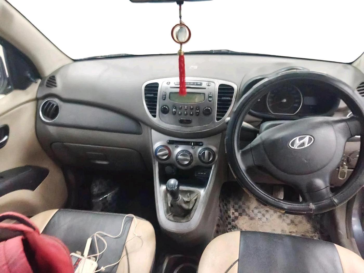 2014 Hyundai i10 SPORTZ 1.1, Petrol, Manual, 81,366 km, interior