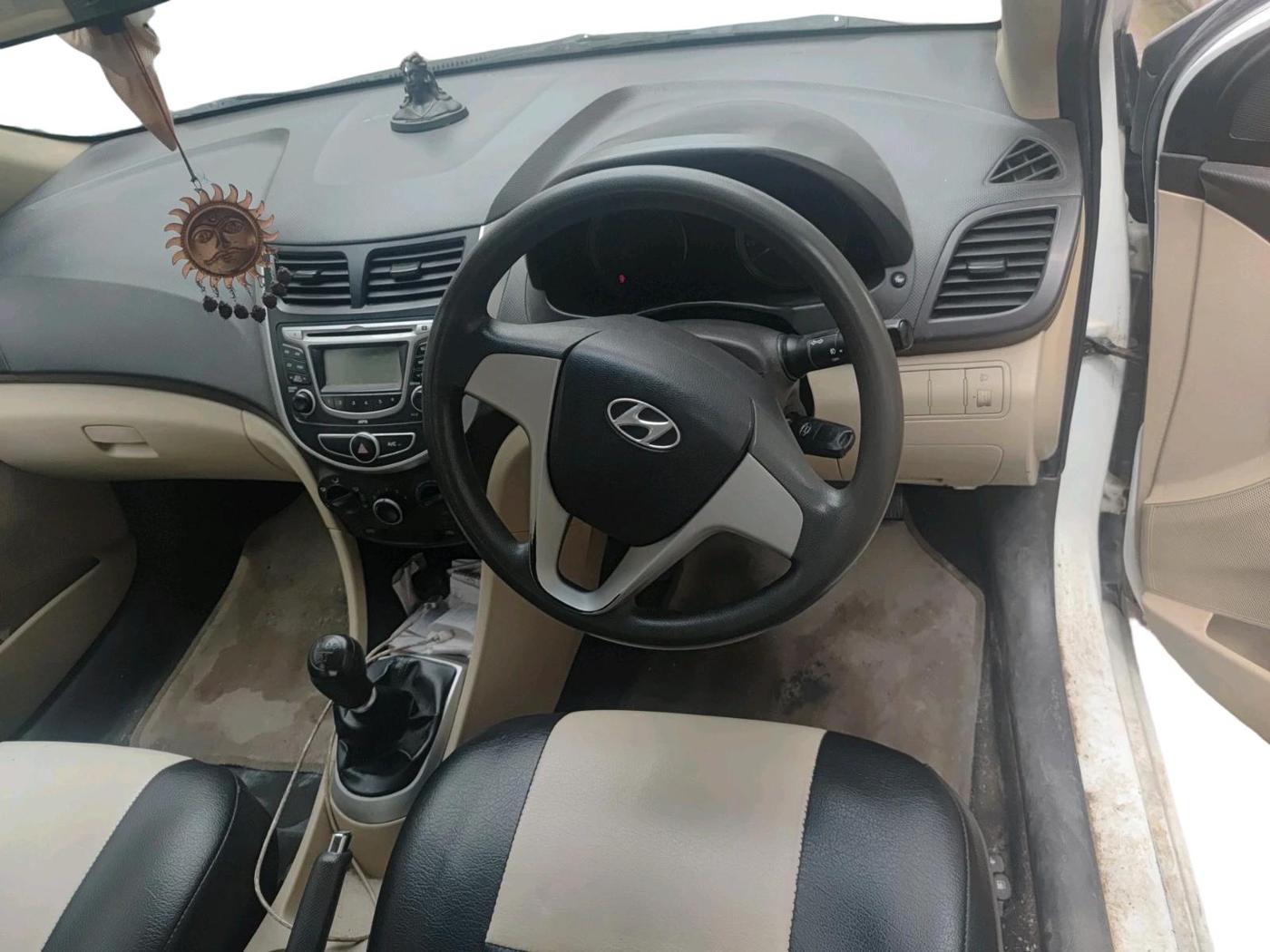 2011 Hyundai Verna FLUIDIC 1.6 VTVT EX, Petrol, Manual, 83,354 km, interior