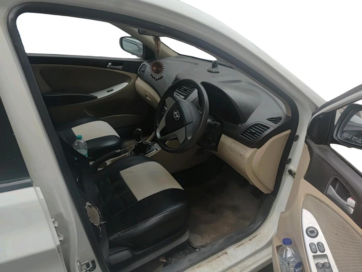 2011 Hyundai Verna FLUIDIC 1.6 VTVT EX, Petrol, Manual, 83,354 km, interior