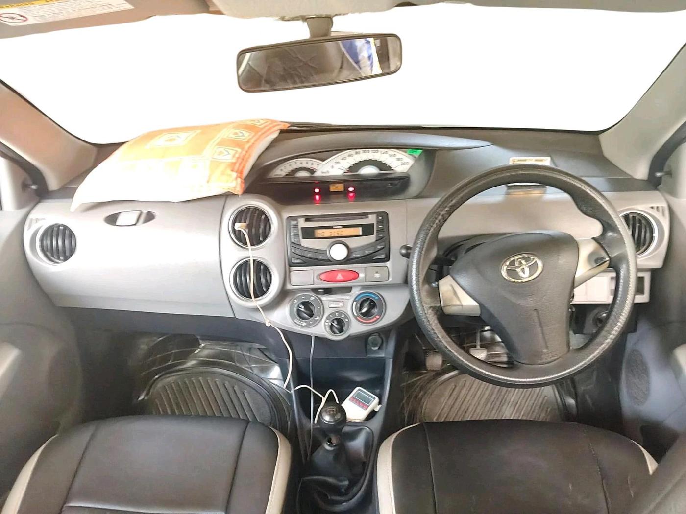 2011 Toyota Etios V, Petrol, Manual, 74,547 km, interior
