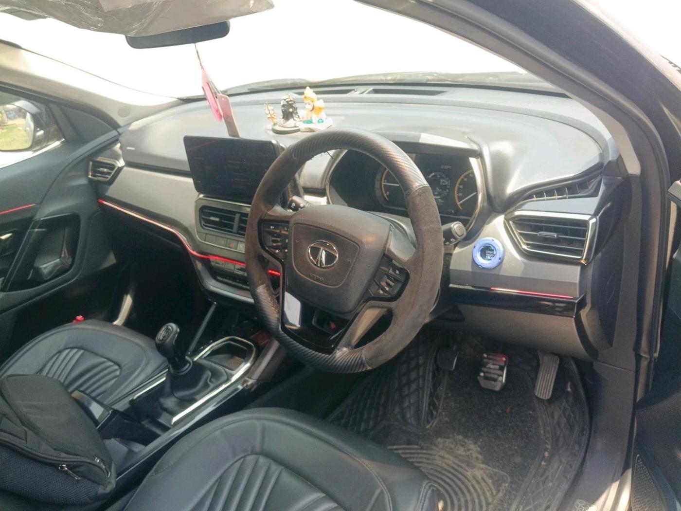 2023 Tata Safari XT PLUS, Diesel, Manual, 51,179 km, interior