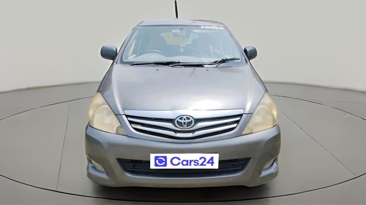 2011 Toyota Innova 2.5 G4 8 STR, Diesel, Manual, 2,02,370 km, exterior