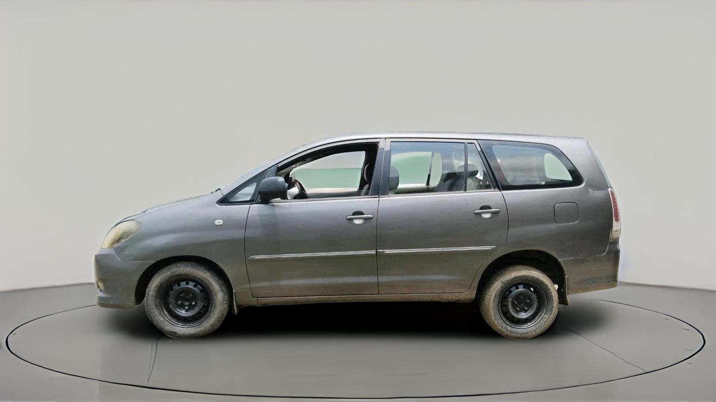 2011 Toyota Innova 2.5 G4 8 STR, Diesel, Manual, 2,02,370 km, exterior