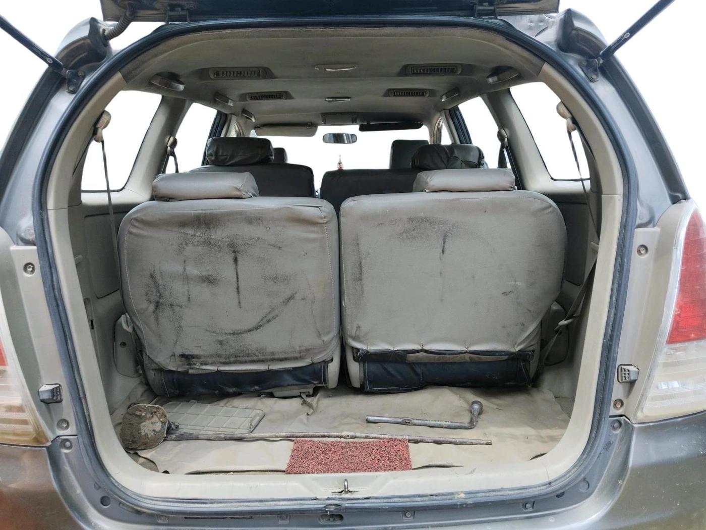 2011 Toyota Innova 2.5 G4 8 STR, Diesel, Manual, 2,02,370 km, exterior