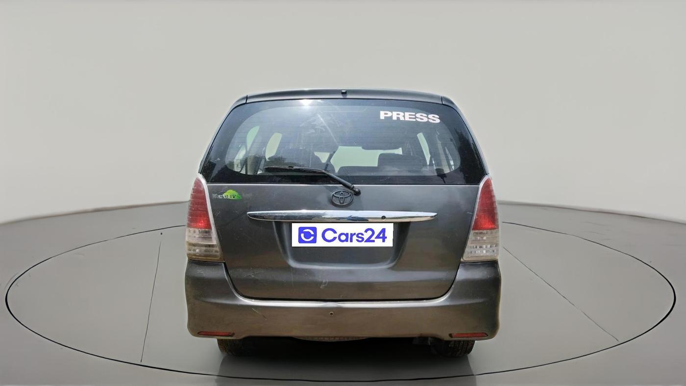 2011 Toyota Innova 2.5 G4 8 STR, Diesel, Manual, 2,02,370 km, exterior