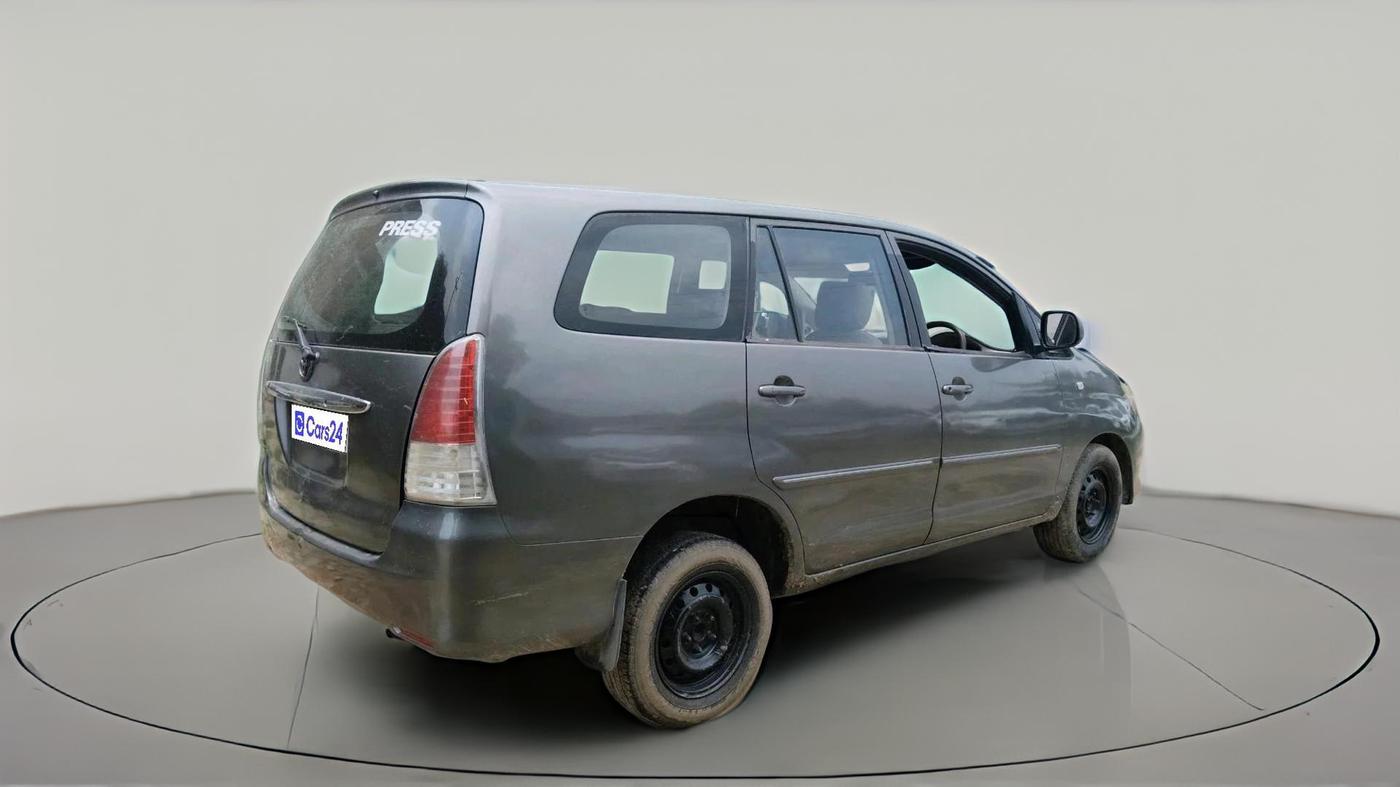 2011 Toyota Innova 2.5 G4 8 STR, Diesel, Manual, 2,02,370 km, exterior