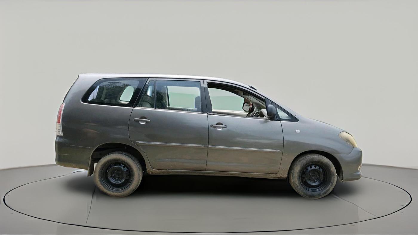 2011 Toyota Innova 2.5 G4 8 STR, Diesel, Manual, 2,02,370 km, exterior