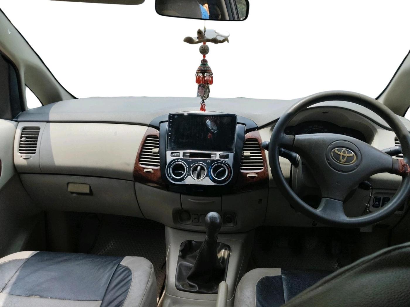 2011 Toyota Innova 2.5 G4 8 STR, Diesel, Manual, 2,02,370 km, interior