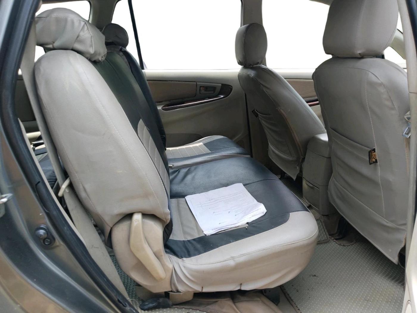 2011 Toyota Innova 2.5 G4 8 STR, Diesel, Manual, 2,02,370 km, interior