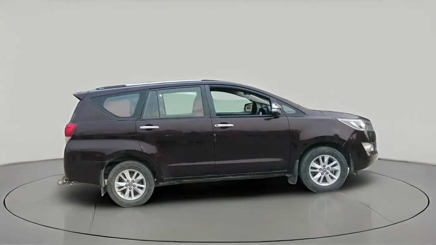 2017 Toyota Innova Crysta 2.4 GX 7 STR, Diesel, Manual, 2,47,961 km, exterior