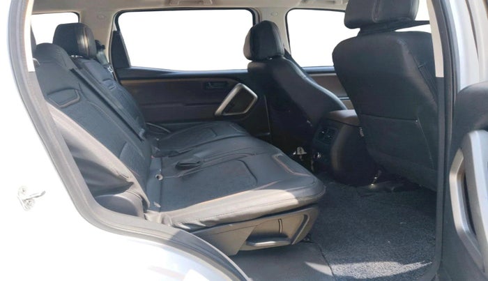 2024 Mahindra SCORPIO-N Z6 DIESEL MT 2WD 7 STR, Diesel, Manual, 52,338 km, interior