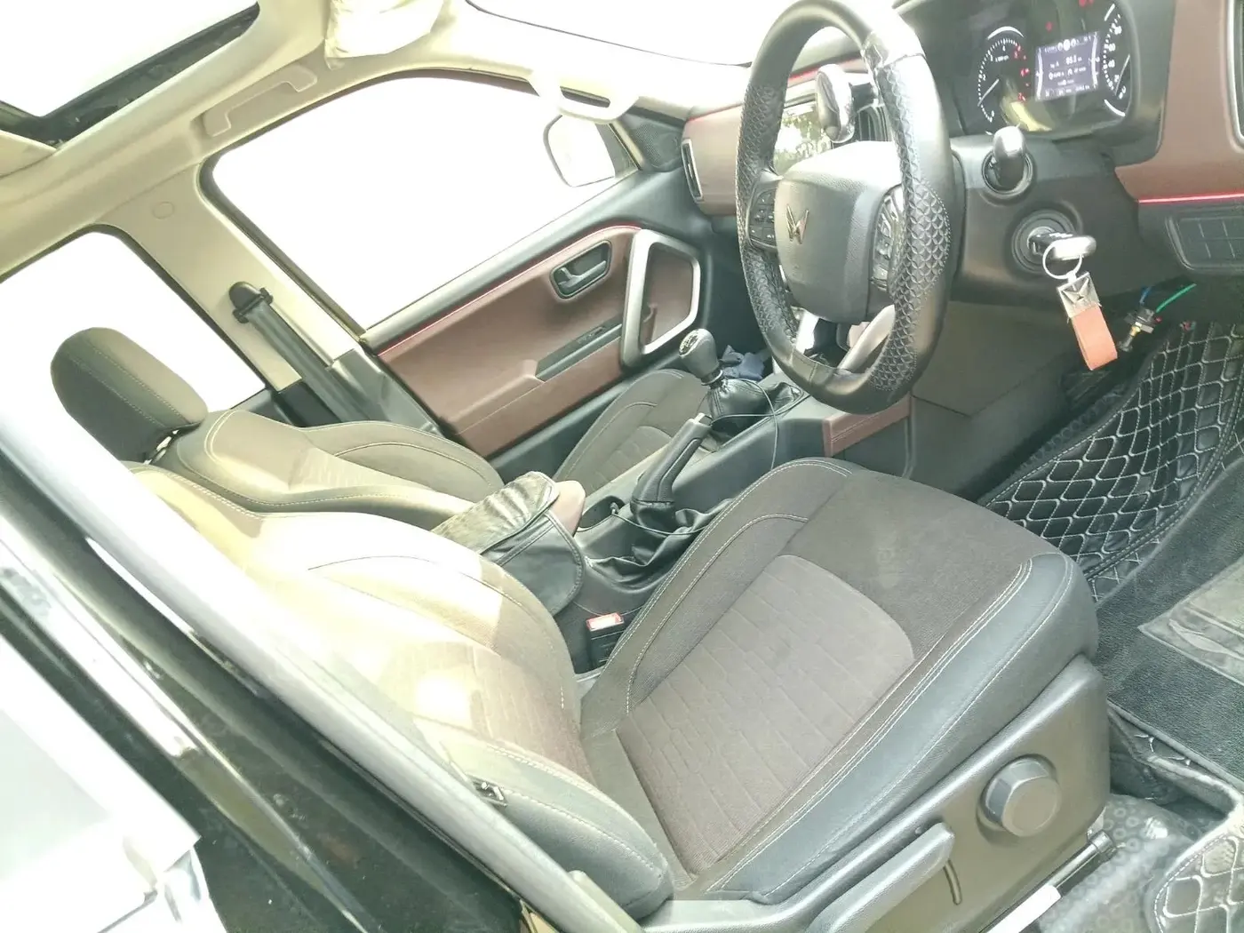 2025 Mahindra SCORPIO-N Z6 DIESEL MT 2WD 7 STR, Diesel, Manual, 21,961 km, interior