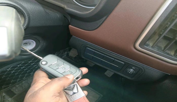 2025 Mahindra SCORPIO-N Z6 DIESEL MT 2WD 7 STR, Diesel, Manual, 21,961 km, interior