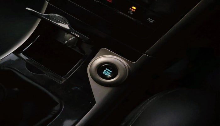 2020 Mahindra XUV500 W7, Diesel, Manual, 1,03,435 km, interior