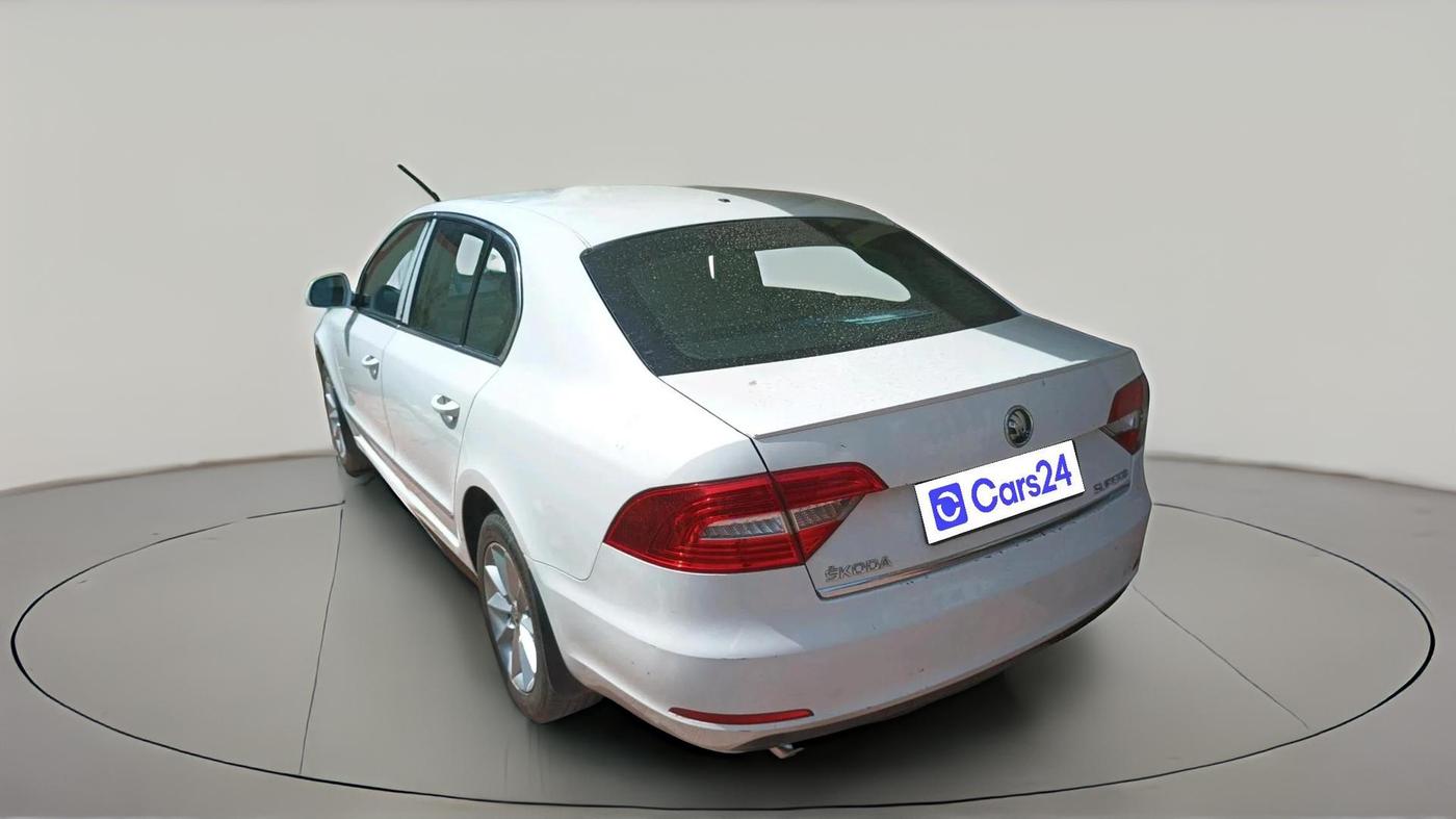 2015 Skoda Superb AMBITION 2.0 TDI CR AT, Diesel, Automatic, 1,50,531 km, exterior