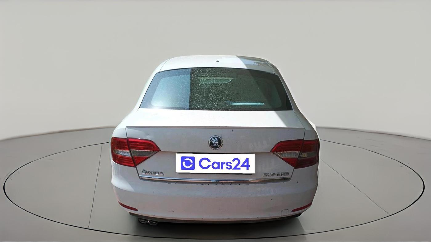 2015 Skoda Superb AMBITION 2.0 TDI CR AT, Diesel, Automatic, 1,50,531 km, exterior