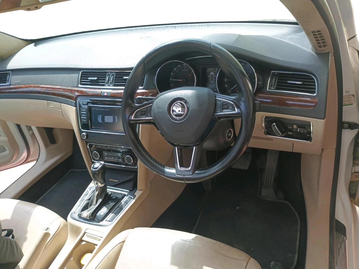 2015 Skoda Superb AMBITION 2.0 TDI CR AT, Diesel, Automatic, 1,50,531 km, interior