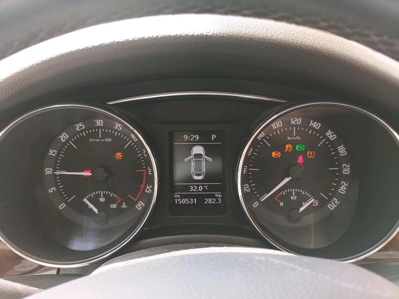 2015 Skoda Superb AMBITION 2.0 TDI CR AT, Diesel, Automatic, 1,50,531 km, interior